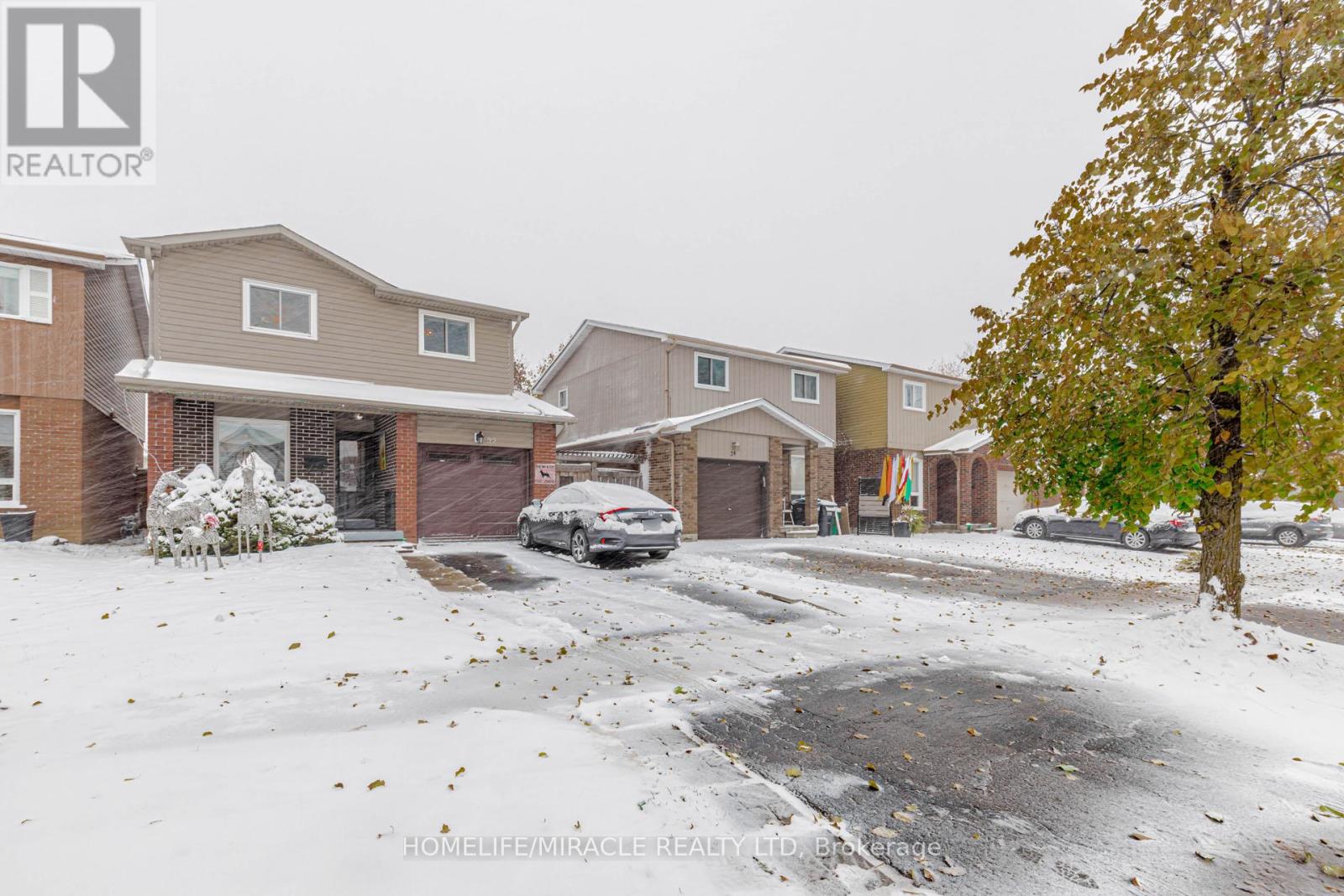 32 Langston Drive, Brampton, Ontario  L6V 3W7 - Photo 3 - W12544316