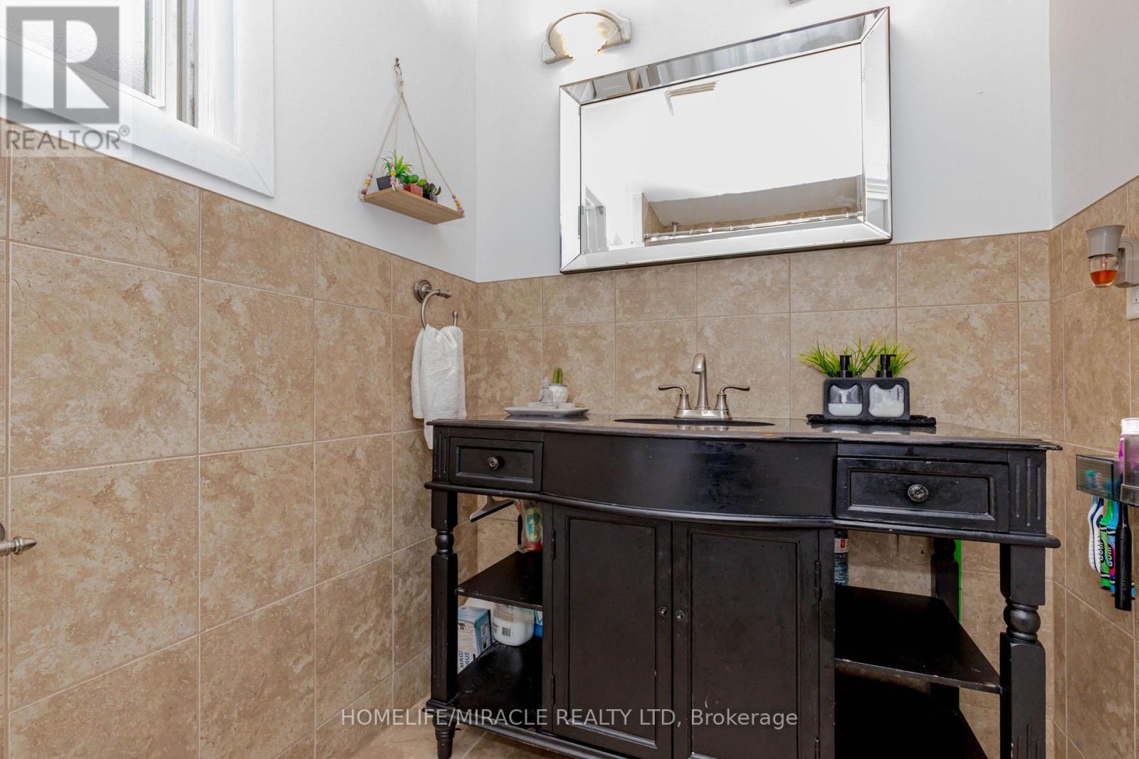 32 Langston Drive, Brampton, Ontario  L6V 3W7 - Photo 34 - W12544316