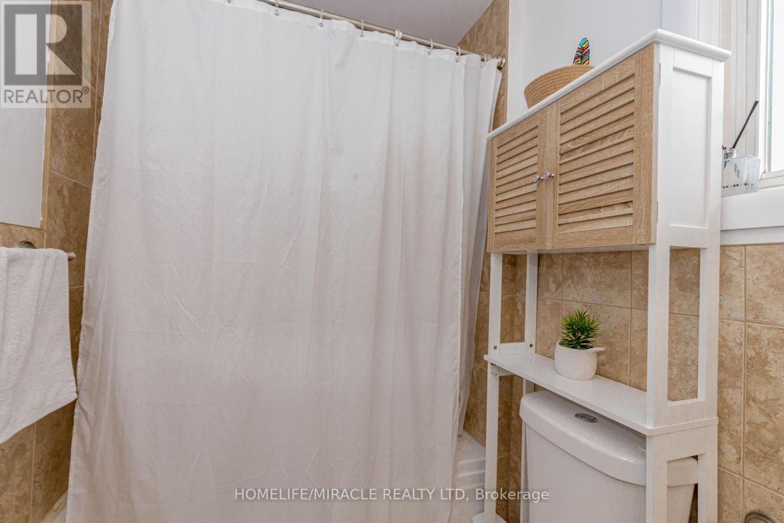 32 Langston Drive, Brampton, Ontario  L6V 3W7 - Photo 35 - W12544316