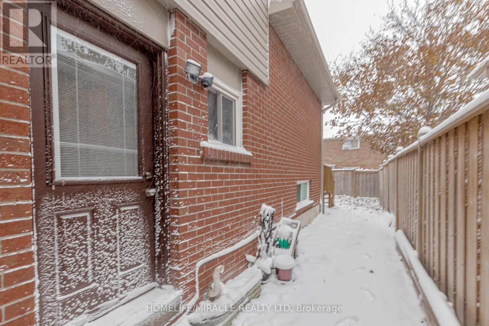 32 Langston Drive, Brampton, Ontario  L6V 3W7 - Photo 36 - W12544316
