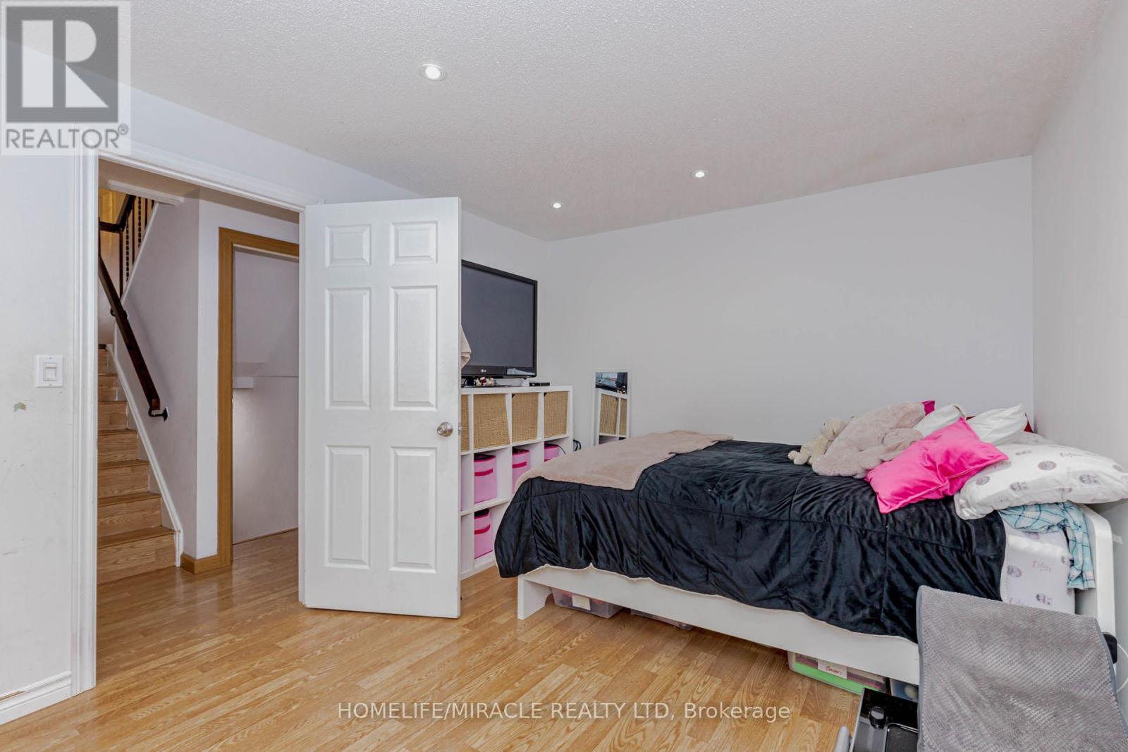 32 Langston Drive, Brampton, Ontario  L6V 3W7 - Photo 39 - W12544316