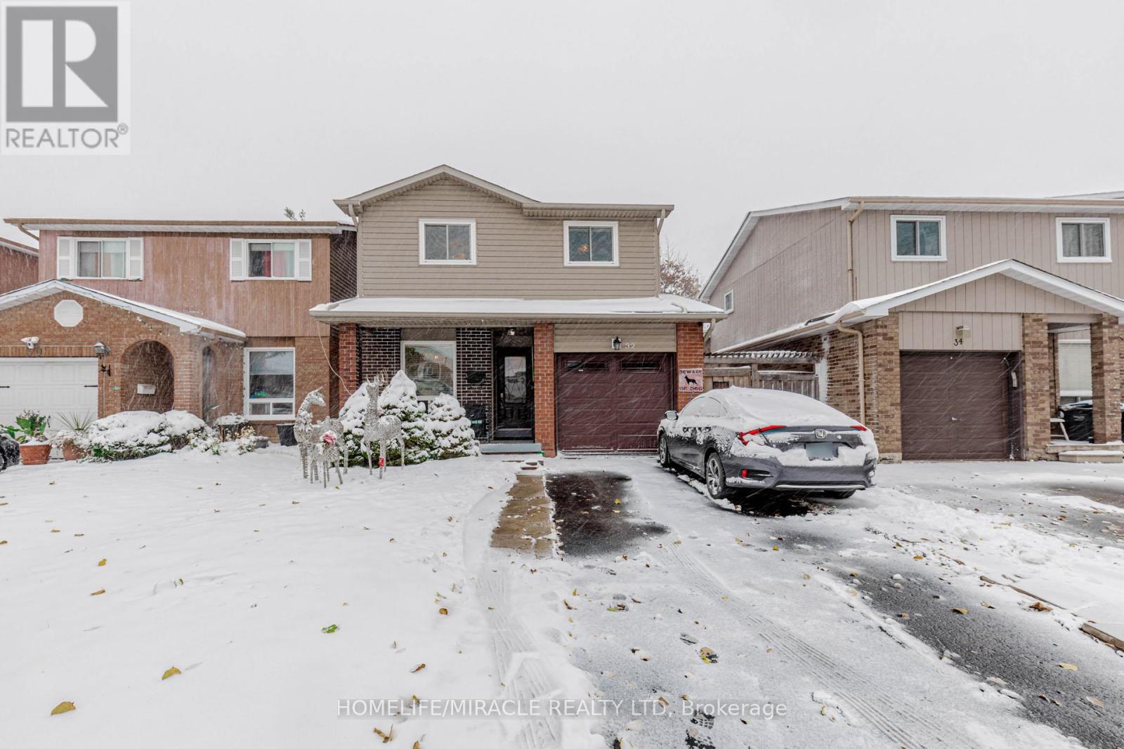 32 Langston Drive, Brampton, Ontario  L6V 3W7 - Photo 4 - W12544316