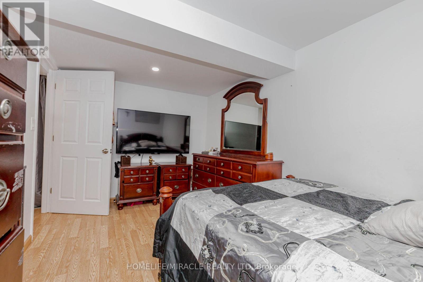 32 Langston Drive, Brampton, Ontario  L6V 3W7 - Photo 44 - W12544316