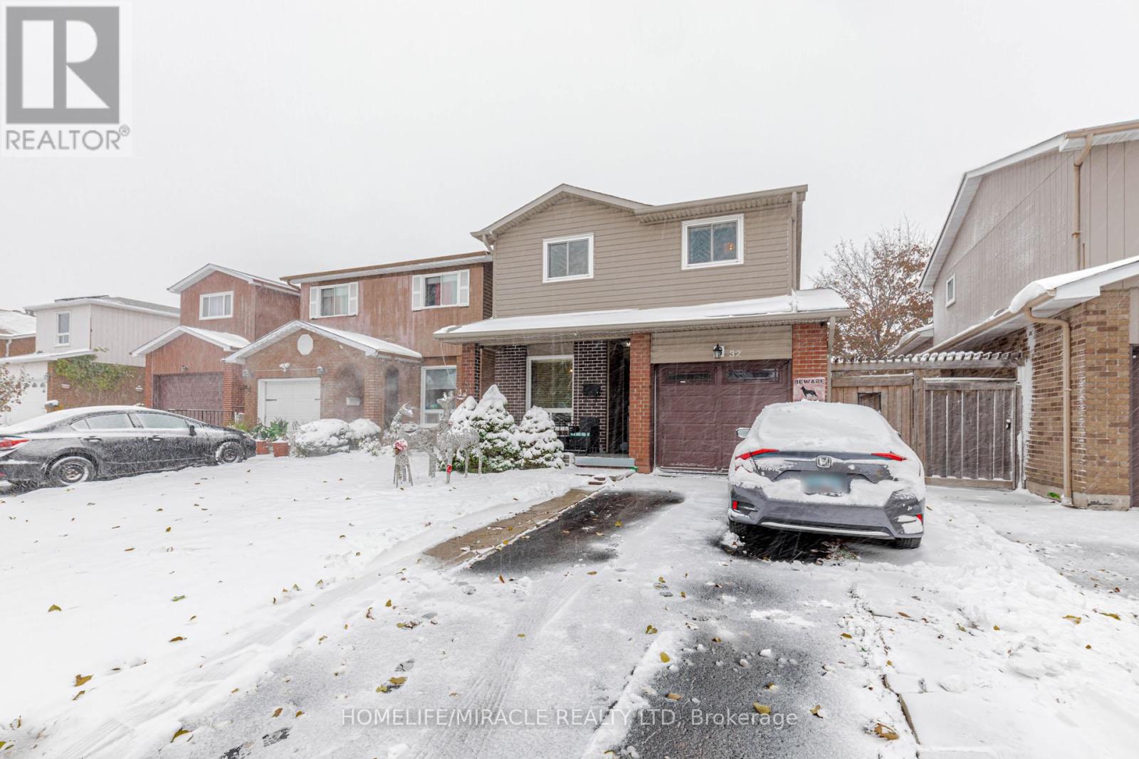 32 Langston Drive, Brampton, Ontario  L6V 3W7 - Photo 6 - W12544316