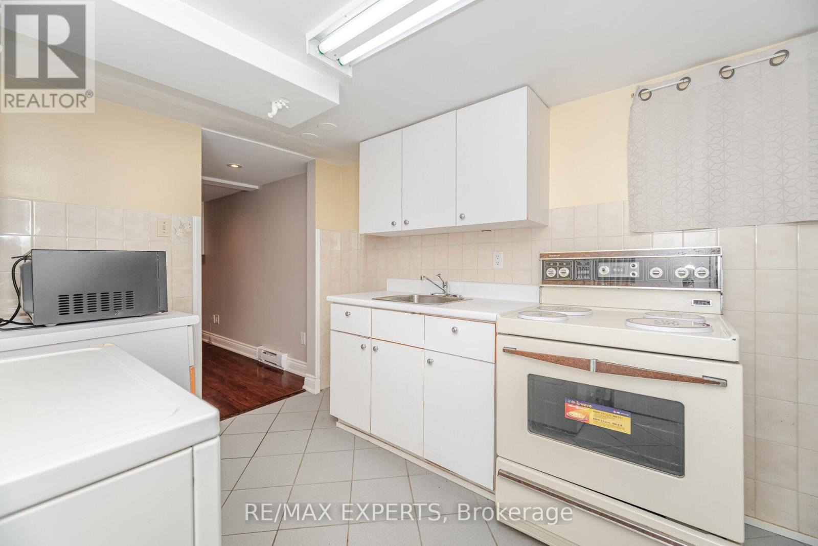 196 Symington Avenue, Toronto, Ontario  M6P 3W6 - Photo 36 - W12544352