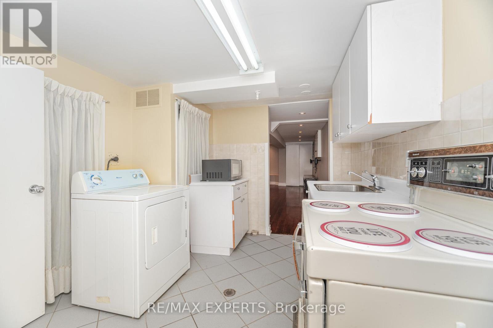 196 Symington Avenue, Toronto, Ontario  M6P 3W6 - Photo 37 - W12544352