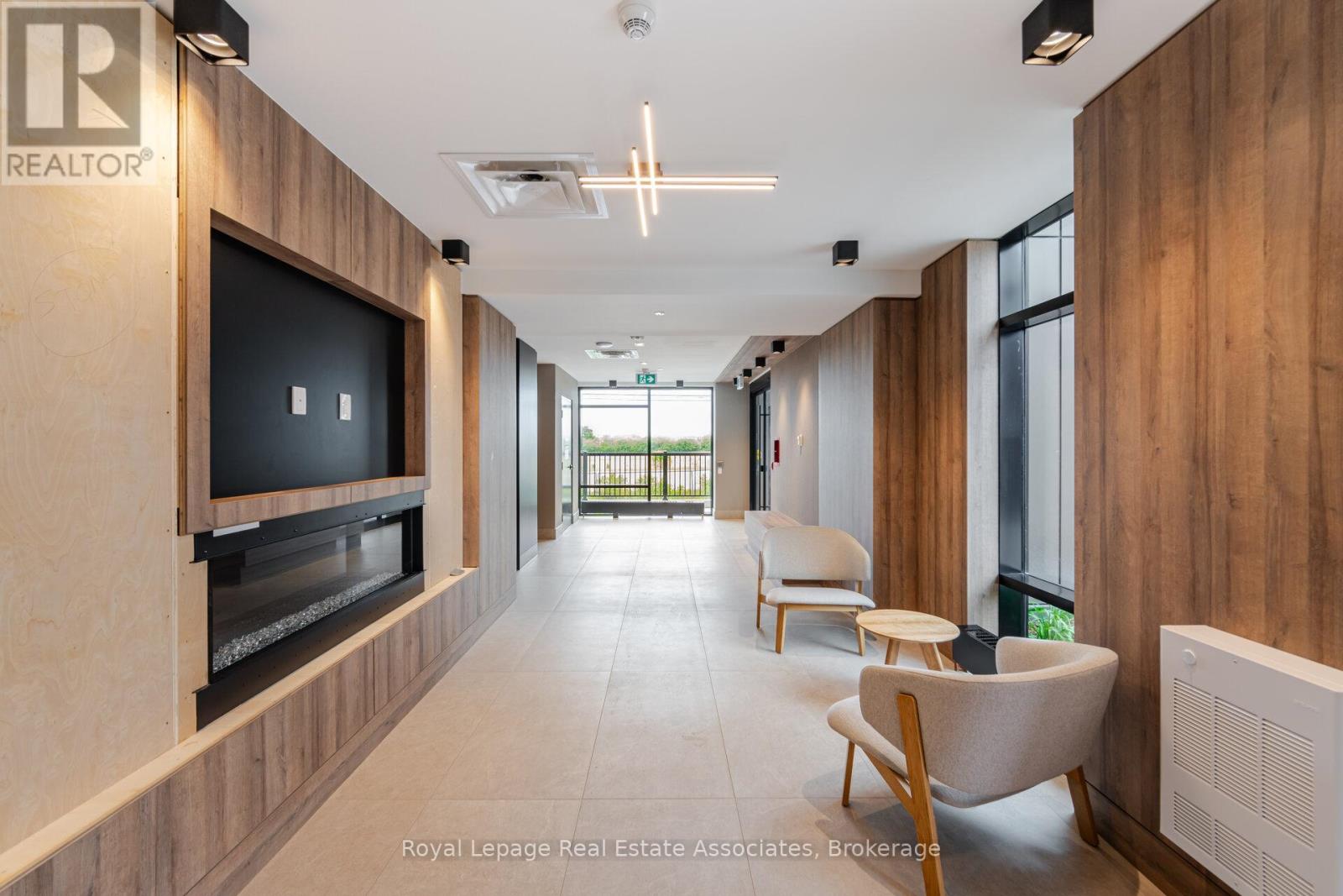 406 - 335 Wheat Boom Drive, Oakville, Ontario  L6H 7Y1 - Photo 4 - W12544358