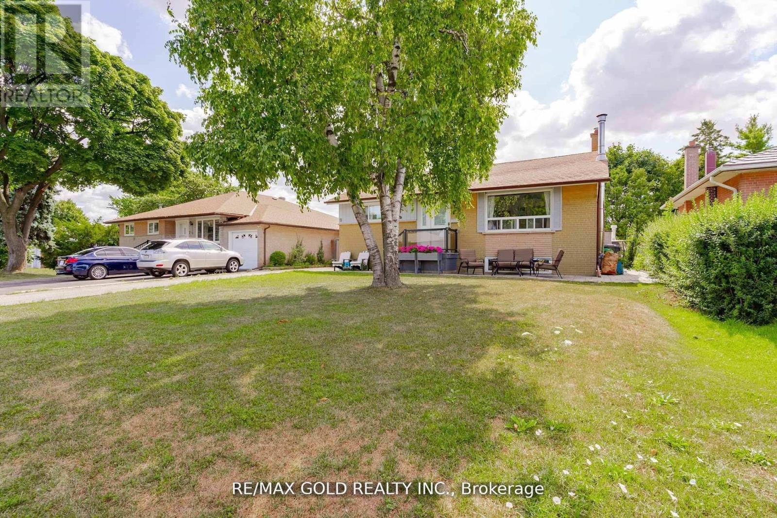 9 ASHWOOD CRESCENT, Brampton, Ontario