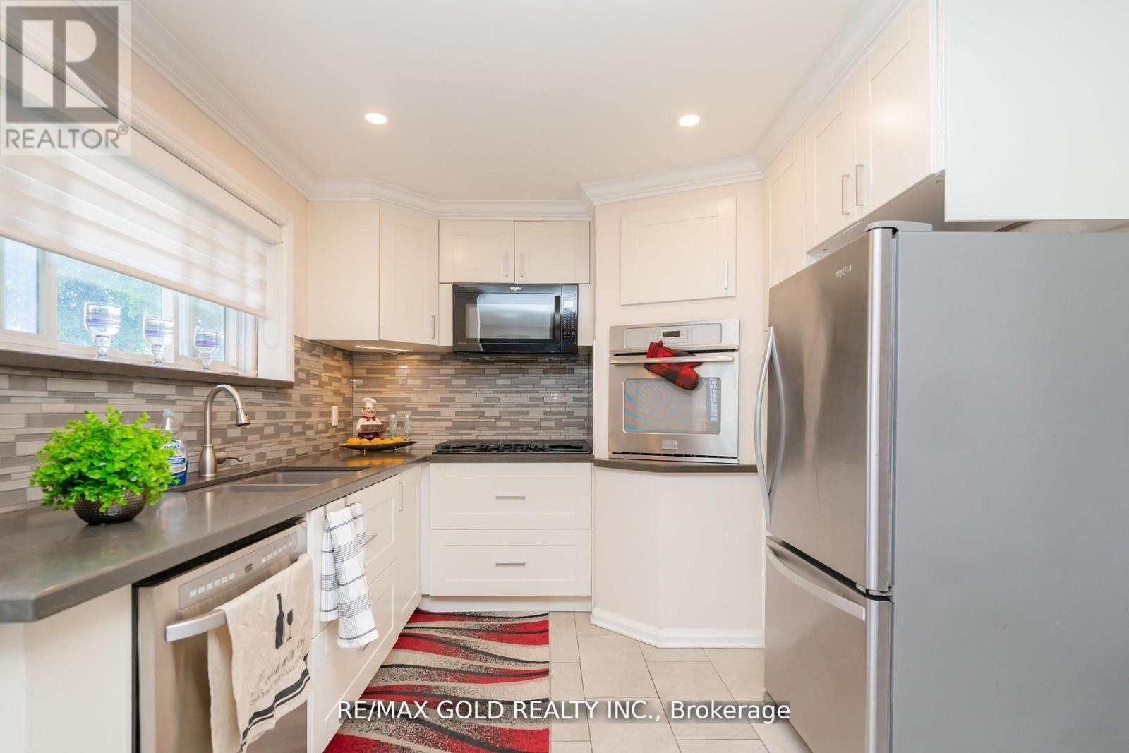 9 Ashwood Crescent, Brampton, Ontario  L6T 1M1 - Photo 14 - W12544380