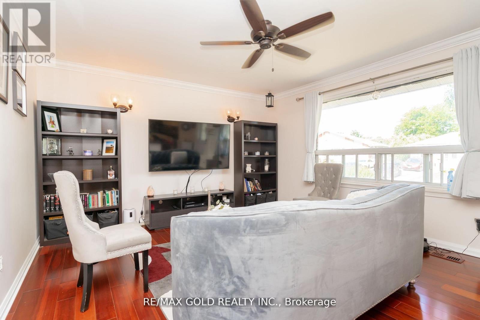 9 Ashwood Crescent, Brampton, Ontario  L6T 1M1 - Photo 8 - W12544380