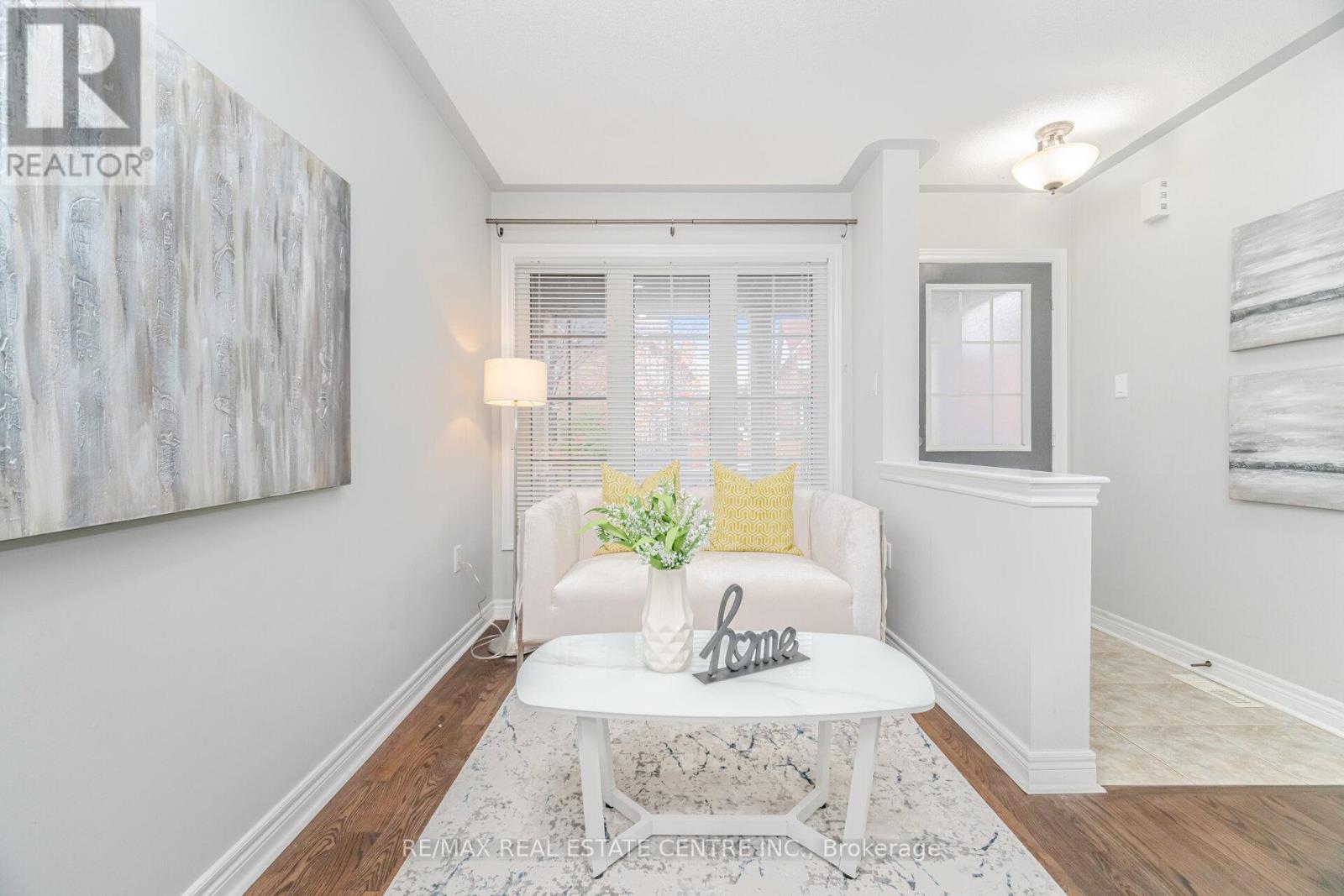 236 Giddings Crescent, Milton, Ontario  L9T 7A7 - Photo 6 - W12544392