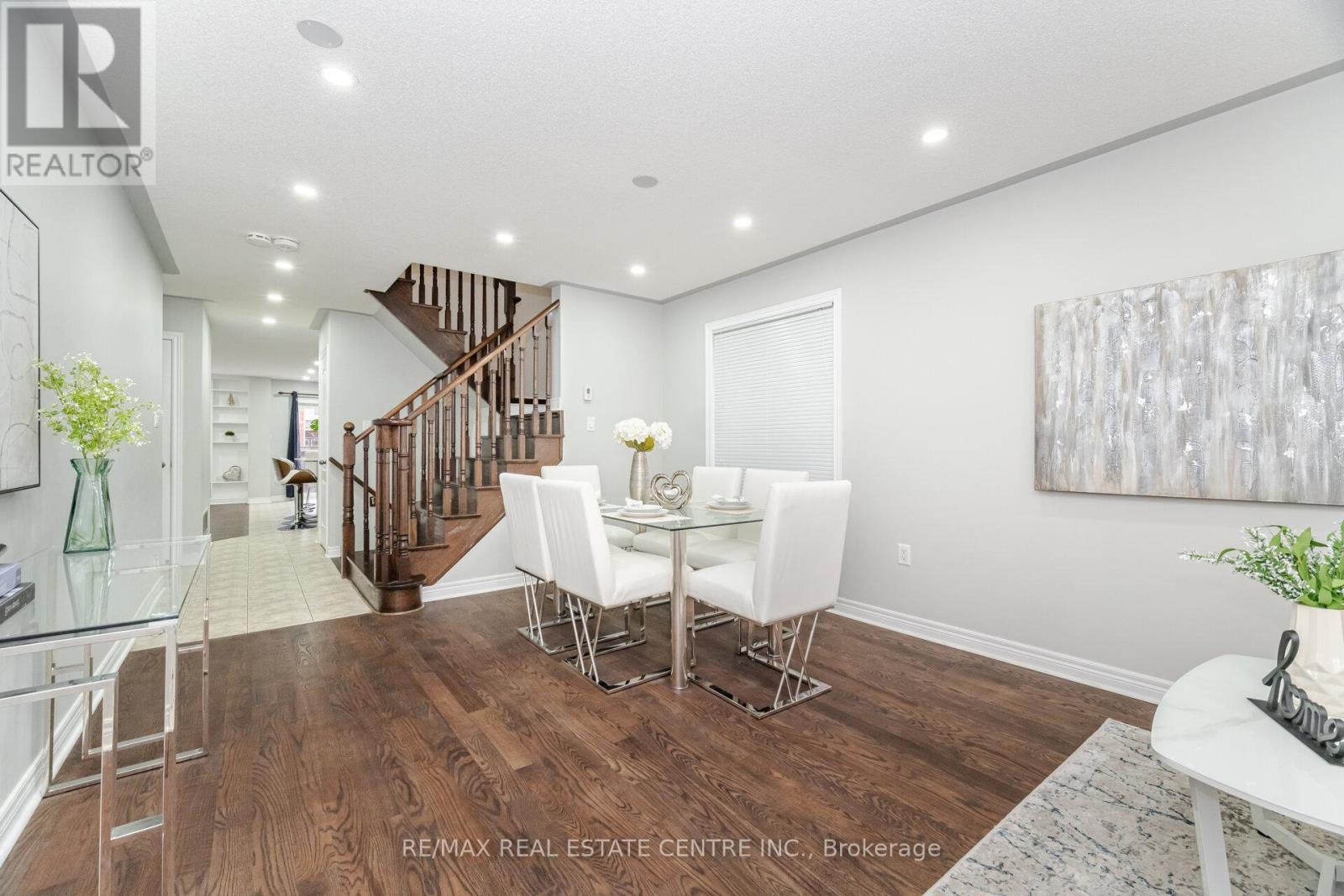 236 Giddings Crescent, Milton, Ontario  L9T 7A7 - Photo 7 - W12544392