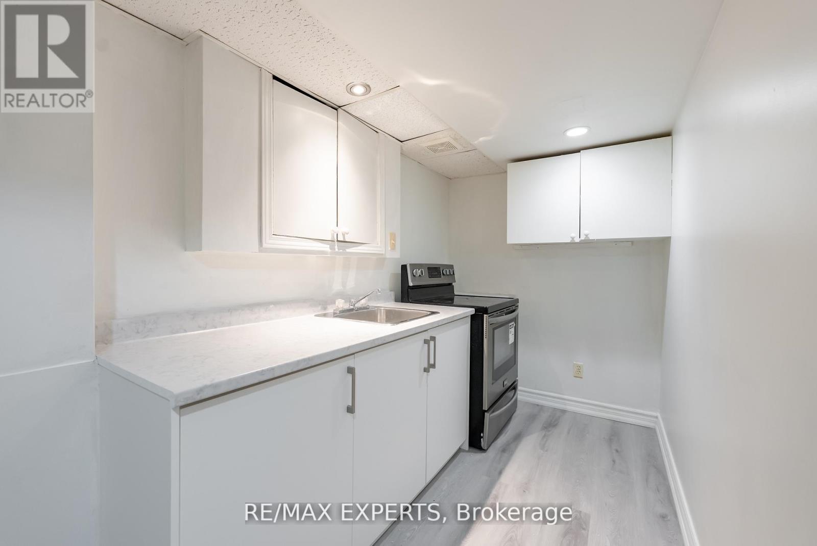 7 Yellow Brick Road, Brampton, Ontario  L6V 4K7 - Photo 11 - W12544480