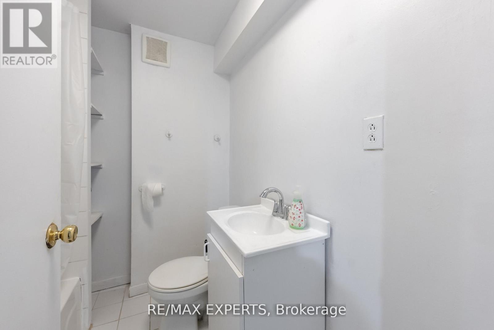 7 Yellow Brick Road, Brampton, Ontario  L6V 4K7 - Photo 12 - W12544480