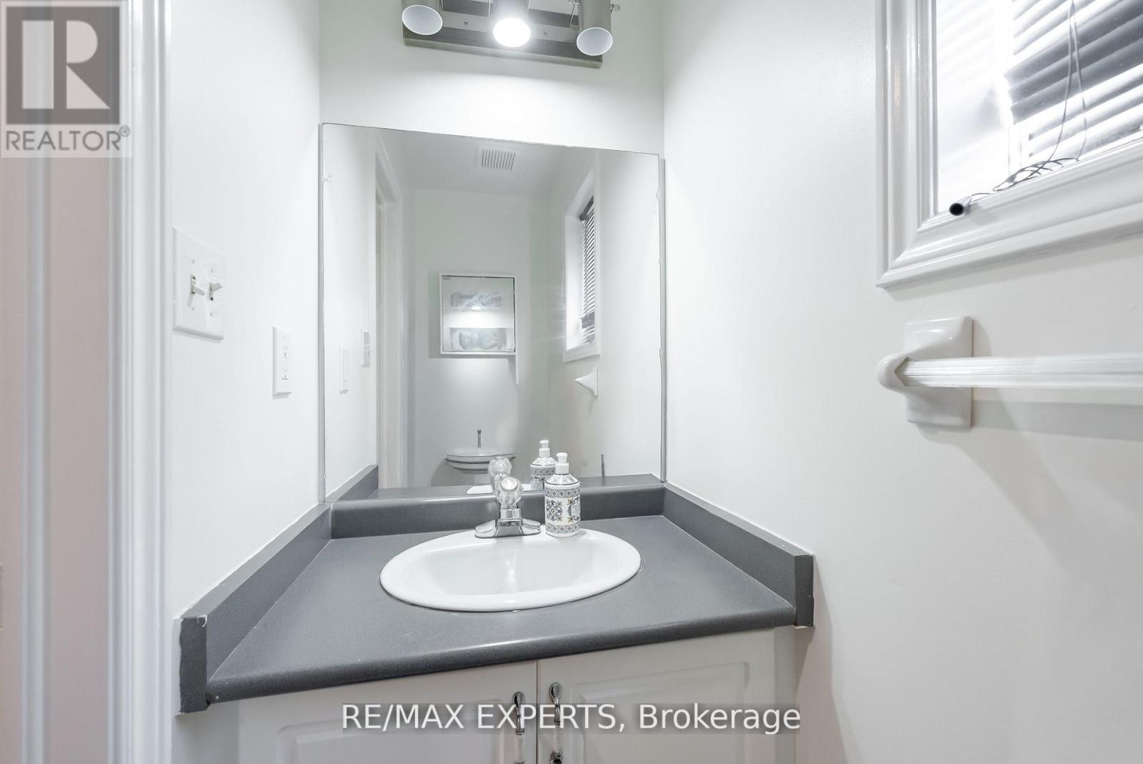 7 Yellow Brick Road, Brampton, Ontario  L6V 4K7 - Photo 6 - W12544480