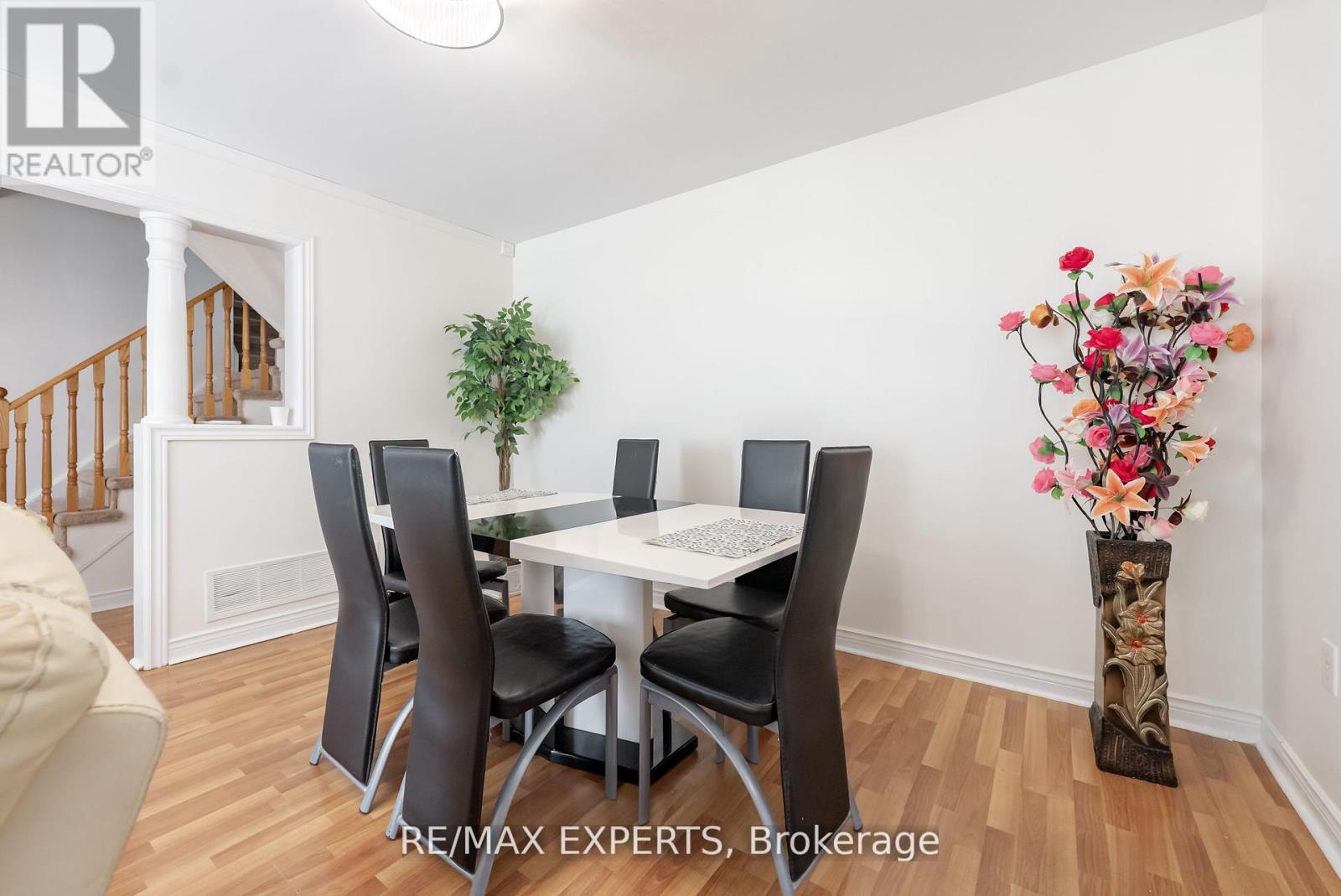 7 Yellow Brick Road, Brampton, Ontario  L6V 4K7 - Photo 9 - W12544480