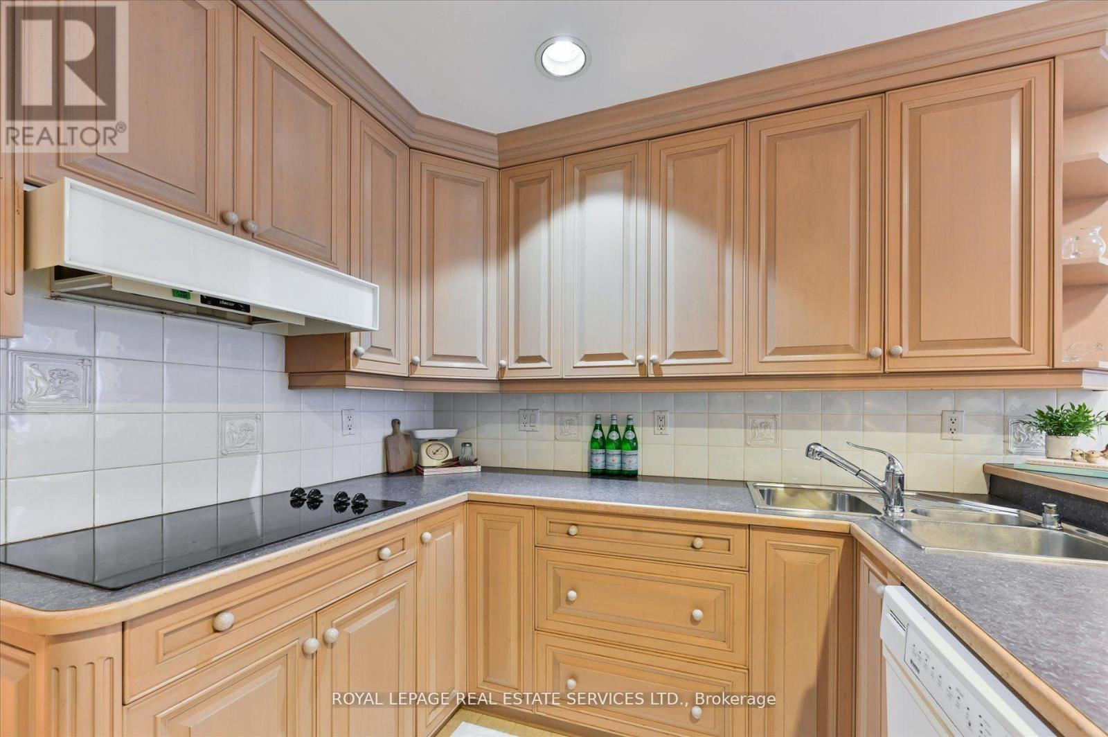 20 Widdicombe Hill, Toronto, Ontario  M9R 1B3 - Photo 12 - W12544500