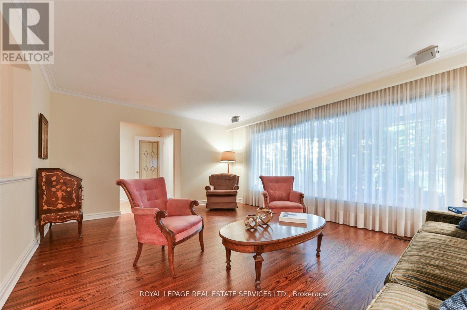 20 Widdicombe Hill, Toronto, Ontario  M9R 1B3 - Photo 7 - W12544500