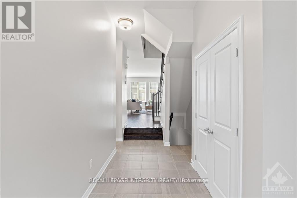 165 Angelonia Crescent, Ottawa, Ontario  K1T 0Y5 - Photo 2 - X12445578