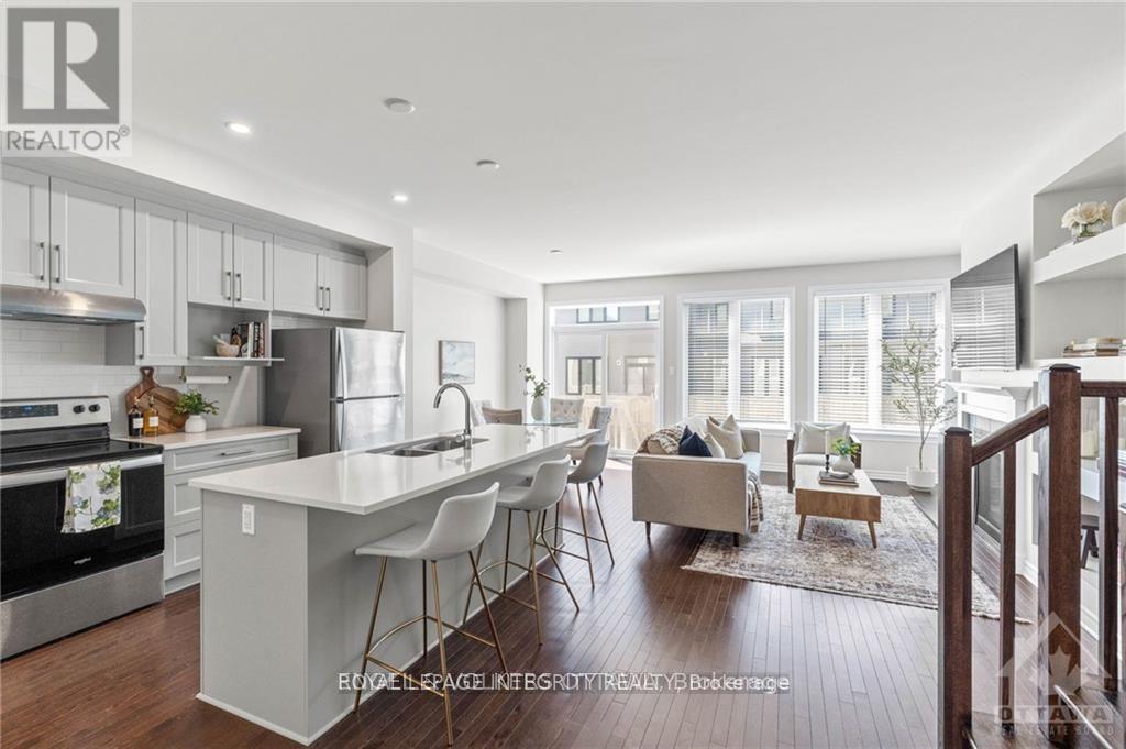 165 Angelonia Crescent E, Ottawa, Ontario  K1T 0Y5 - Photo 3 - X12484905