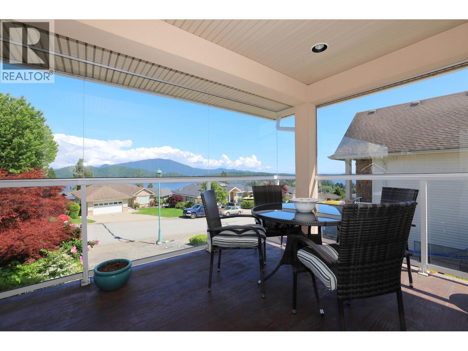 561 Spyglass Place, Gibsons, British Columbia V0N 1V9 - Photo 12 - R3067430