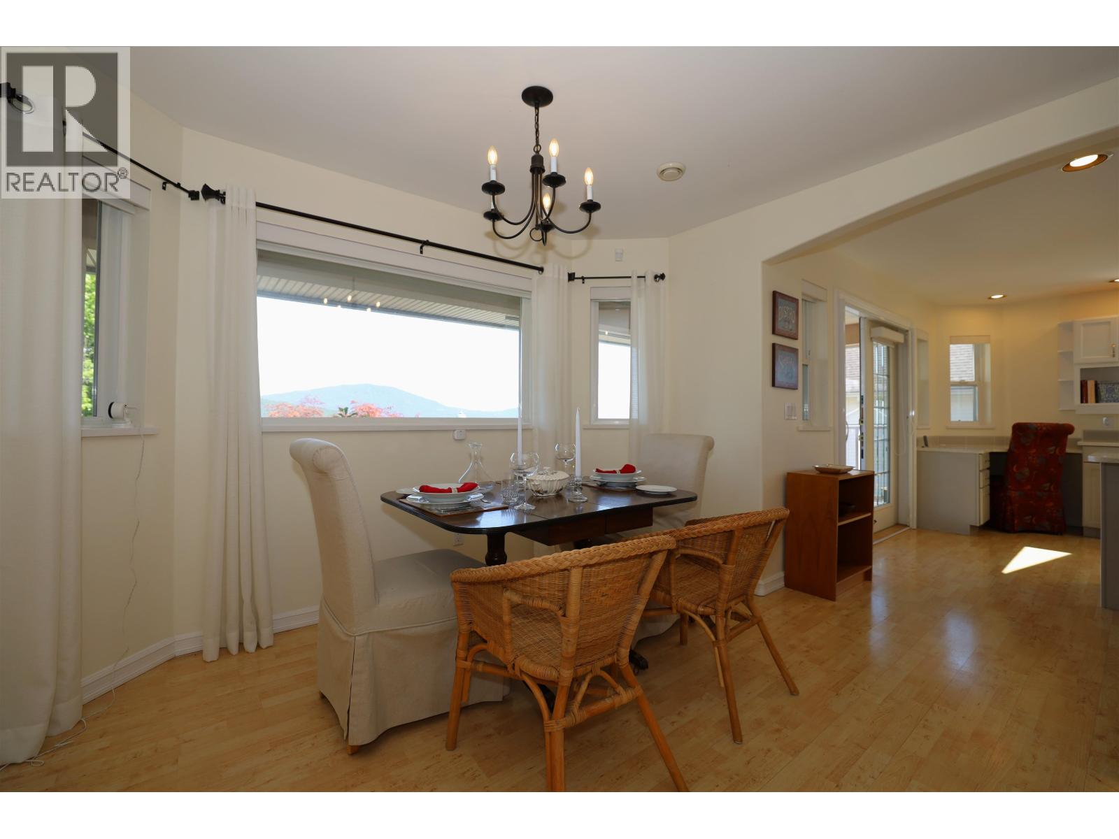 561 Spyglass Place, Gibsons, British Columbia V0N 1V9 - Photo 16 - R3067430