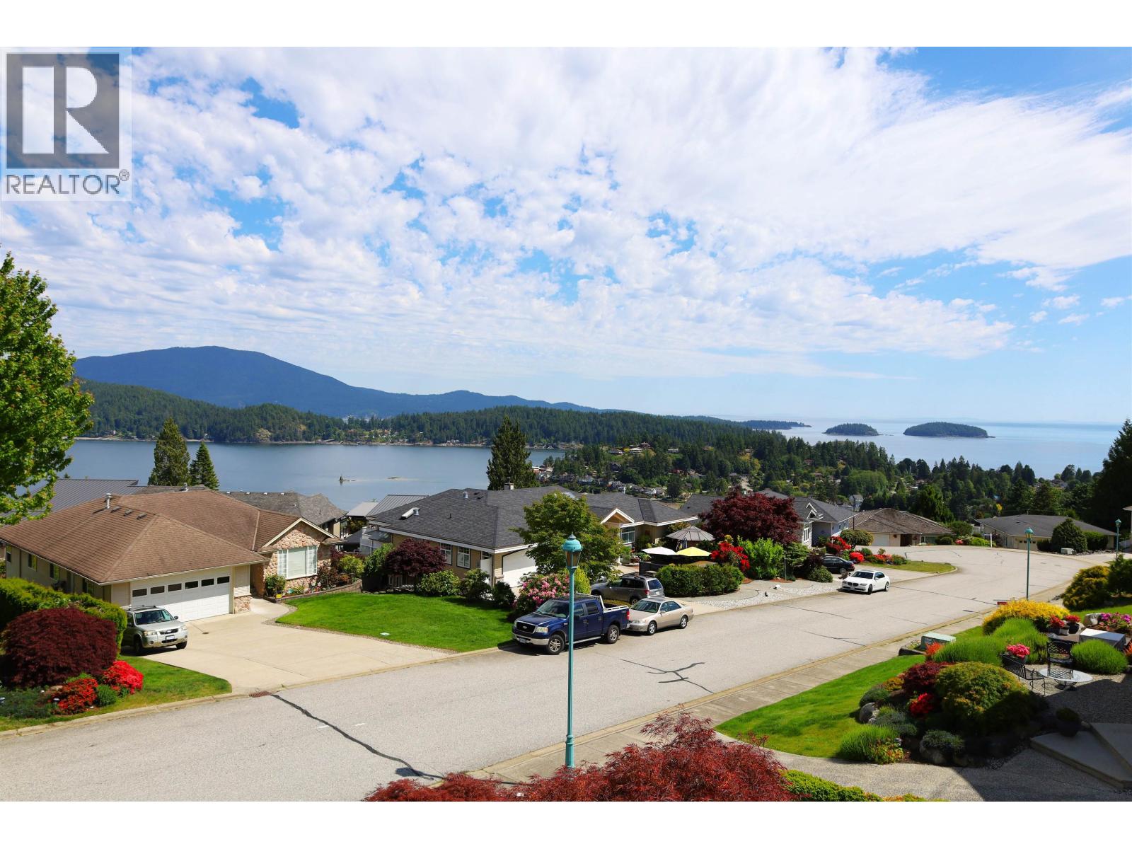 561 Spyglass Place, Gibsons, British Columbia V0N 1V9 - Photo 9 - R3067430