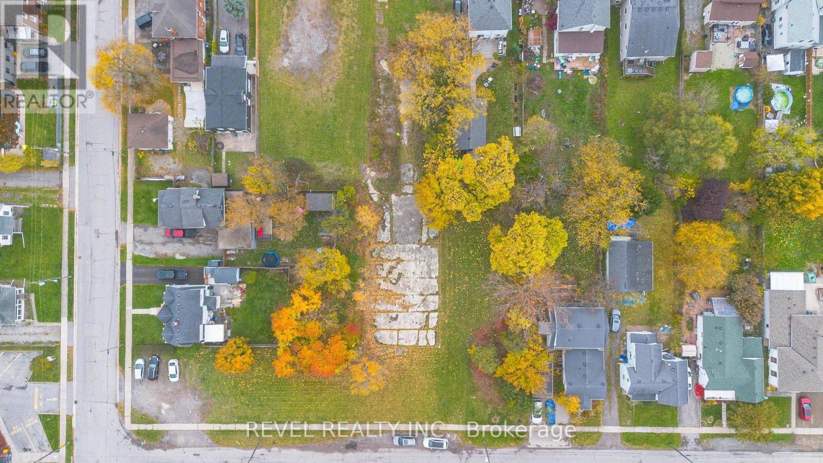 5 Haight Street, St. Catharines, Ontario  L2P 2L9 - Photo 2 - X12544384