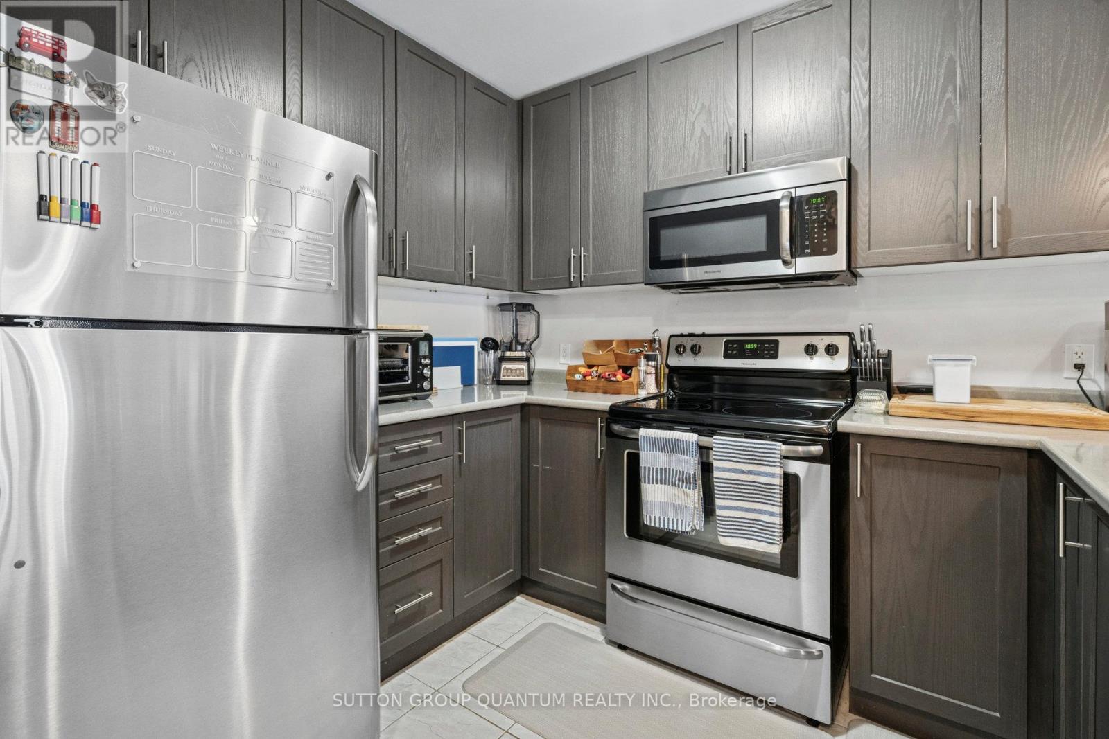 18 Lakeshore Drive, Hamilton, Ontario  L8E 0J3 - Photo 16 - X12544404