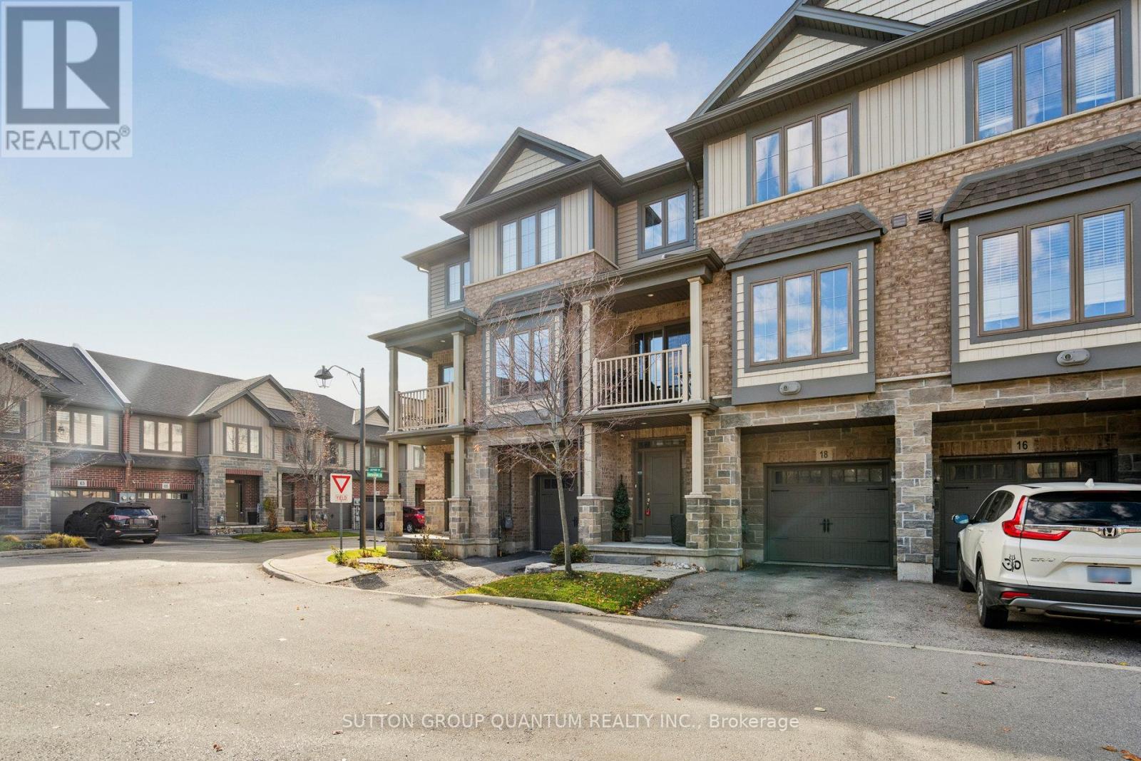 18 Lakeshore Drive, Hamilton, Ontario  L8E 0J3 - Photo 3 - X12544404