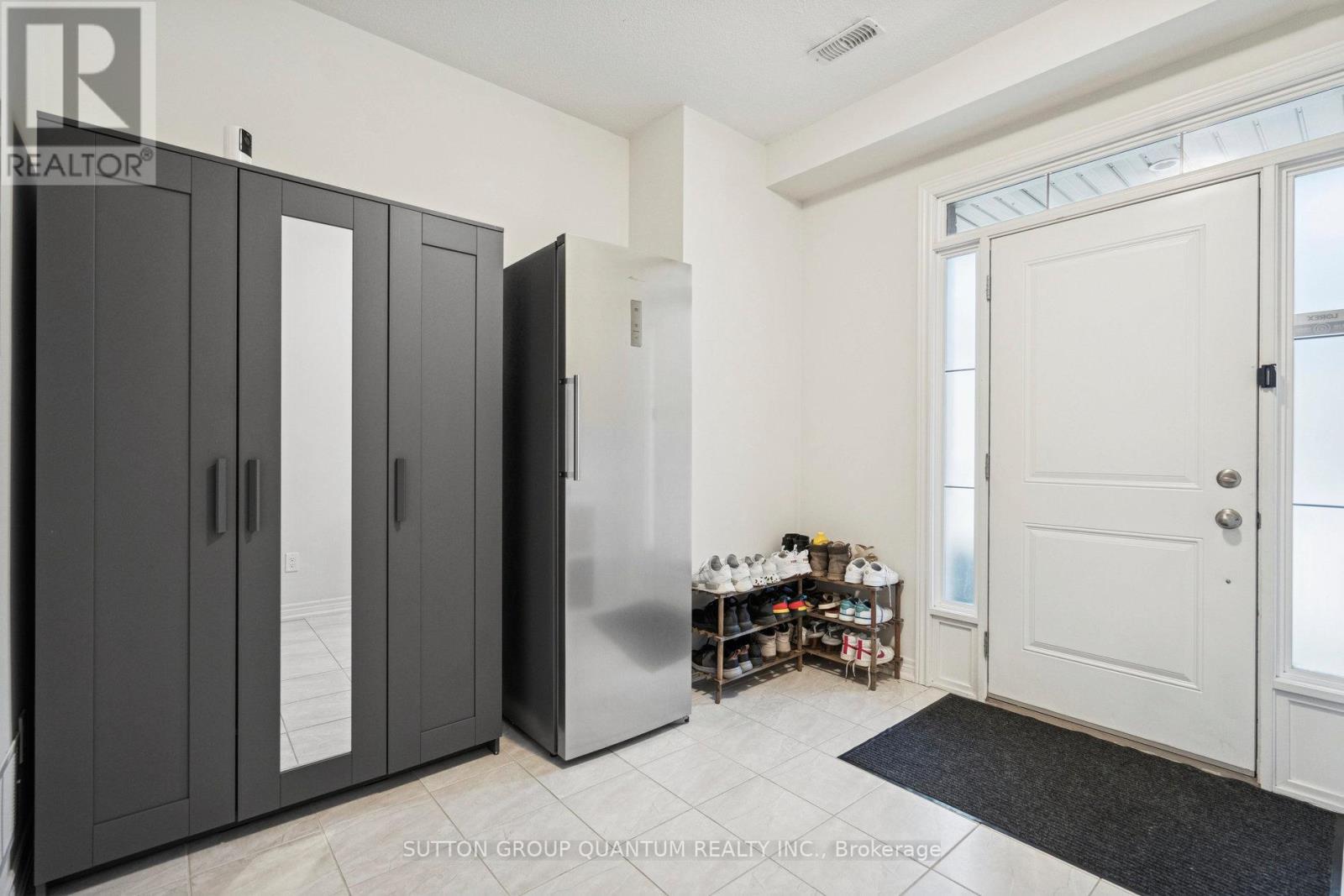 18 Lakeshore Drive, Hamilton, Ontario  L8E 0J3 - Photo 5 - X12544404