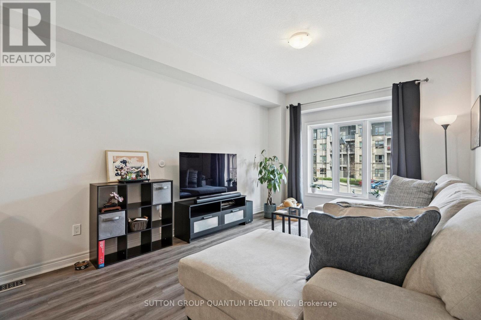 18 Lakeshore Drive, Hamilton, Ontario  L8E 0J3 - Photo 7 - X12544404