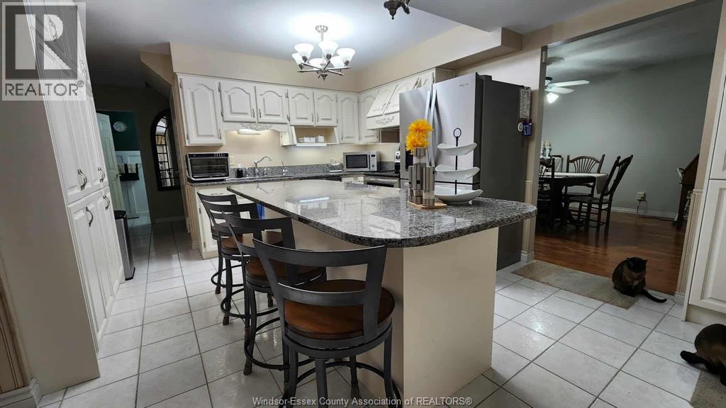 12033 St. Thomas Crescent, Tecumseh, Ontario  N8N 3V6 - Photo 4 - 25028752