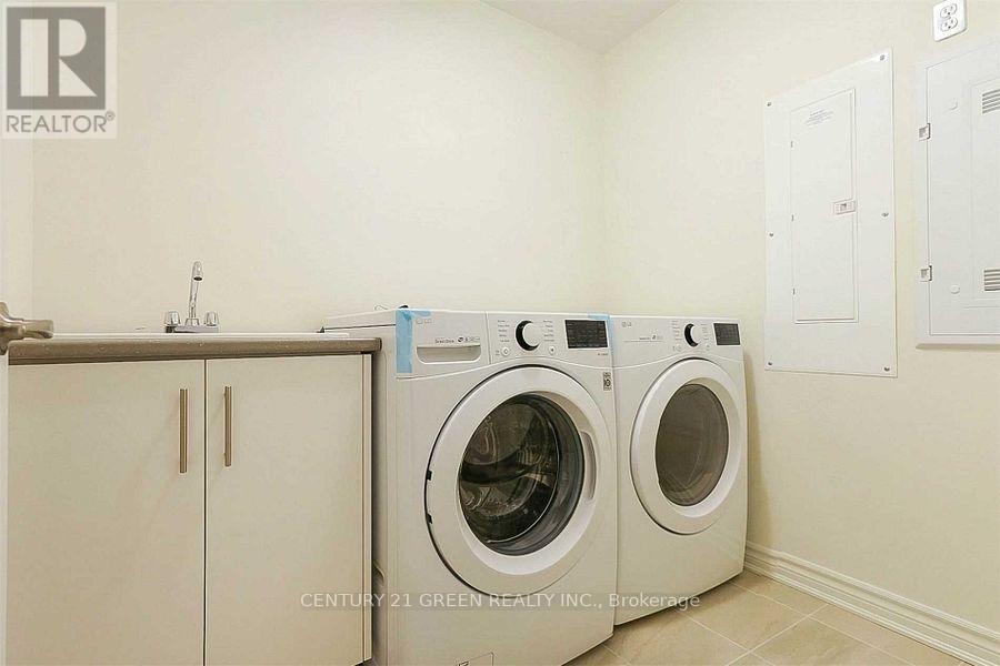 1166 Lloyd Landing Drive, Milton, Ontario L9E 1K1 - Photo 5 - W12543884