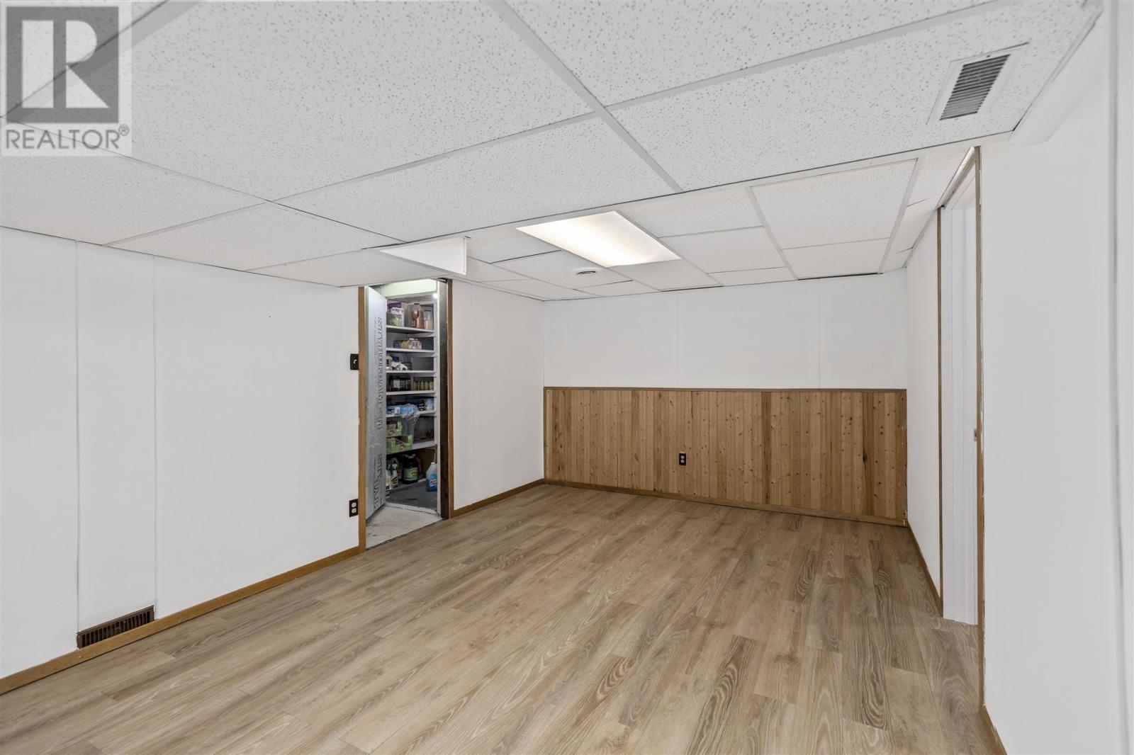 285 Third Ave, Sault Ste. Marie, Ontario P6C 4M2 - Photo 28 - SM253271