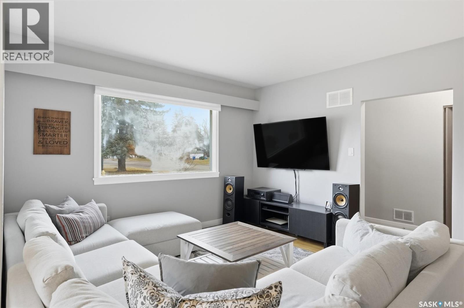 738 3rd Street E, Saskatoon, Saskatchewan  S7H 1M3 - Photo 2 - SK023925