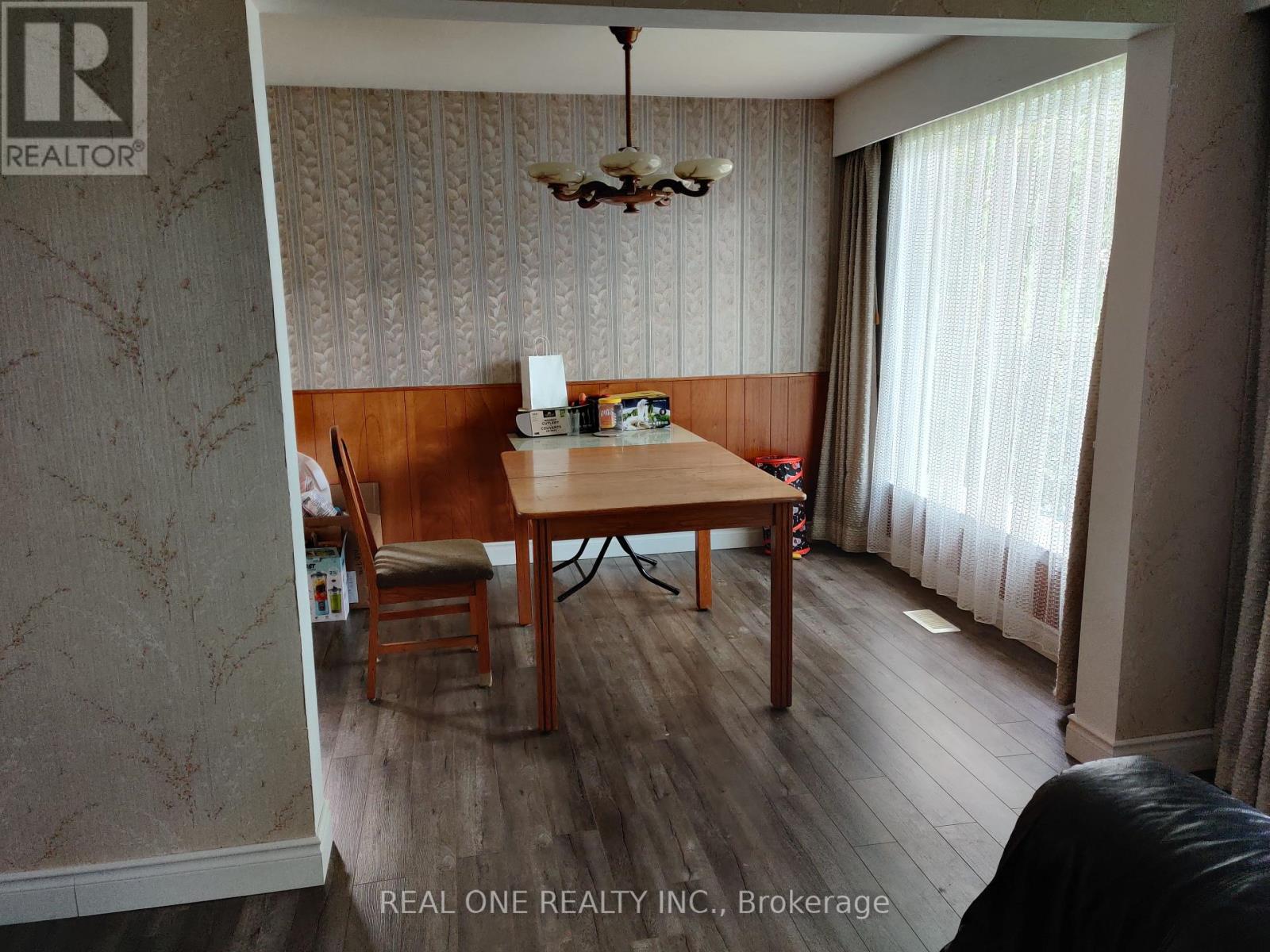 Upper - 9 Lisburn Crescent, Toronto, Ontario  M2J 2Z4 - Photo 4 - C12544594