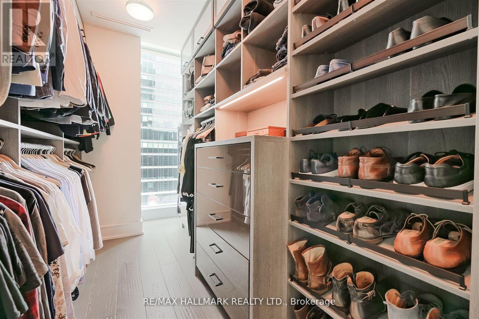 3303 - 183 Wellington Street W, Toronto, Ontario  M5V 0A1 - Photo 17 - C12544614