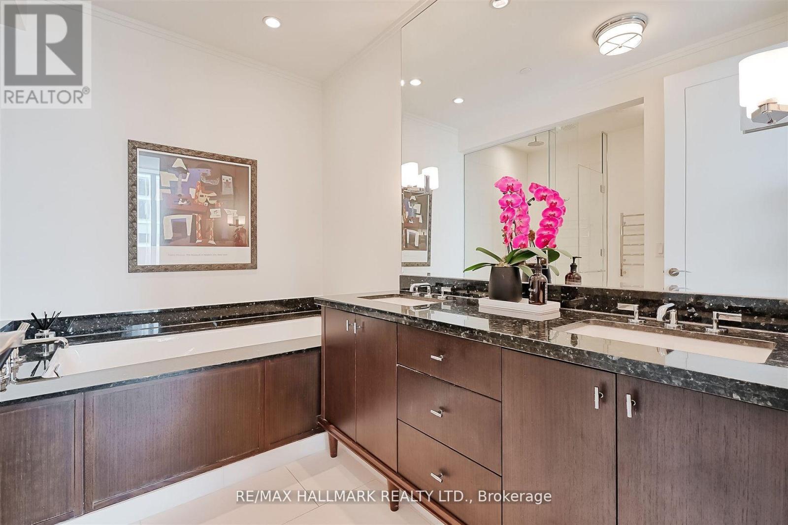 3303 - 183 Wellington Street W, Toronto, Ontario  M5V 0A1 - Photo 18 - C12544614