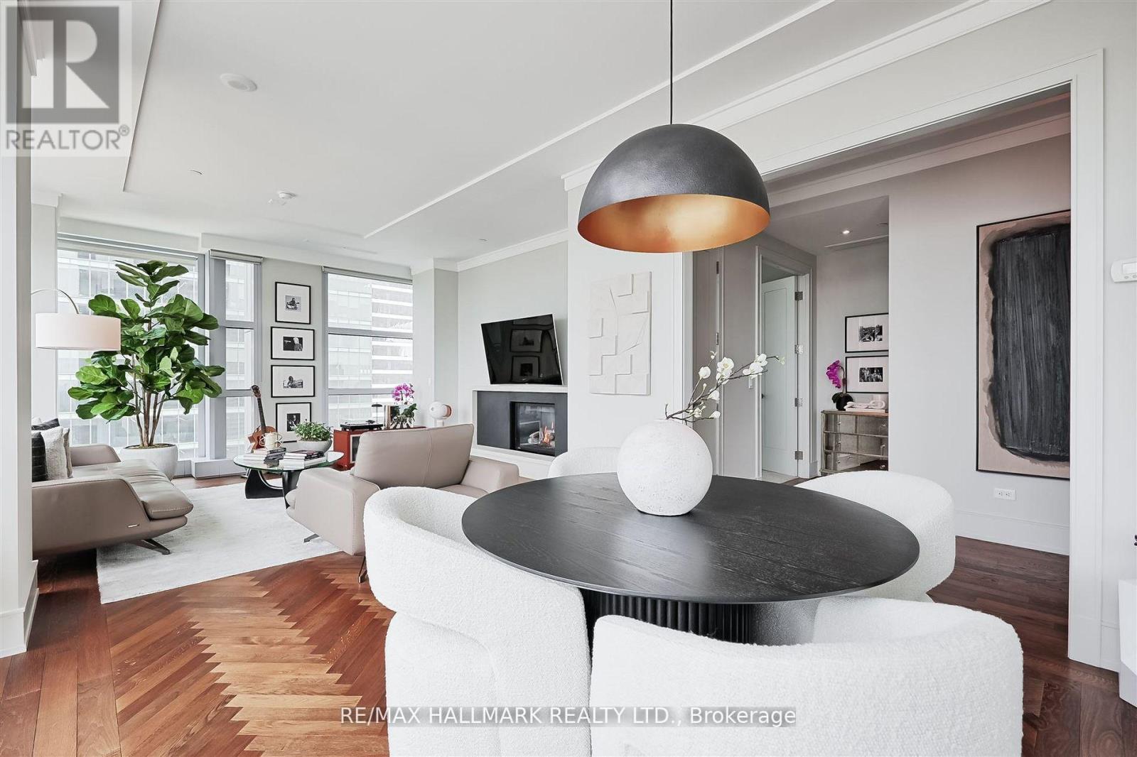 3303 - 183 Wellington Street W, Toronto, Ontario  M5V 0A1 - Photo 3 - C12544614