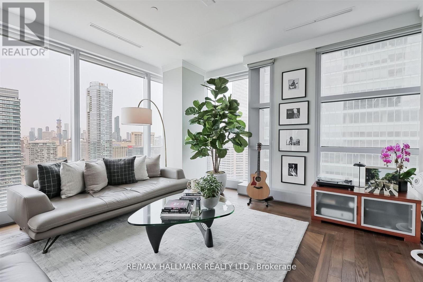 3303 - 183 Wellington Street W, Toronto, Ontario  M5V 0A1 - Photo 5 - C12544614