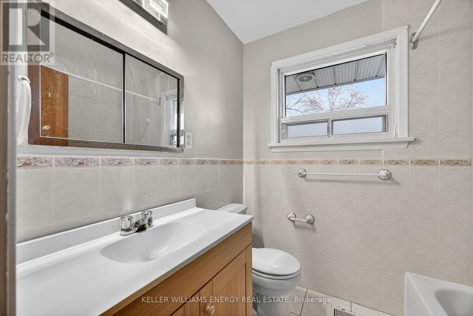 76 Rose Street, Barrie, Ontario L4M 2T2 - Photo 25 - S12544728