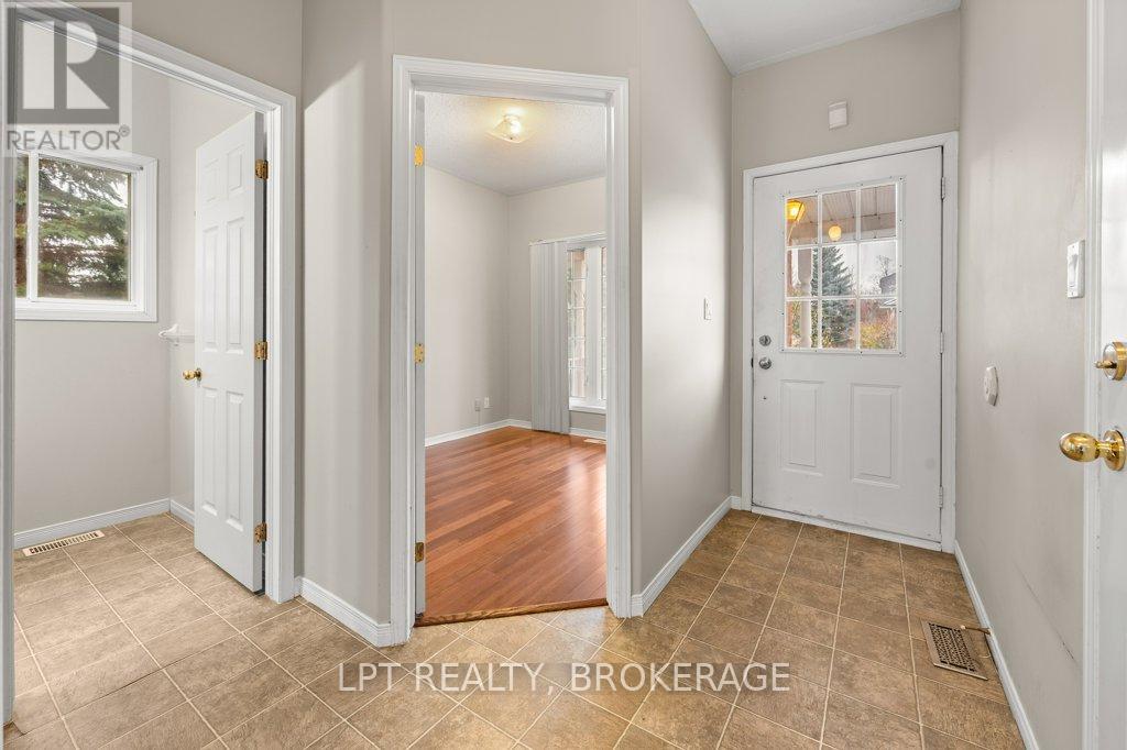 99 Dalgleish Avenue, Kingston, Ontario K7K 7E3 - Photo 5 - X12544716