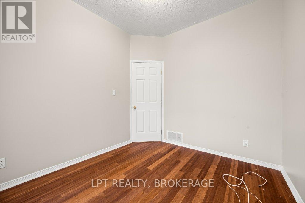 99 Dalgleish Avenue, Kingston, Ontario K7K 7E3 - Photo 8 - X12544716