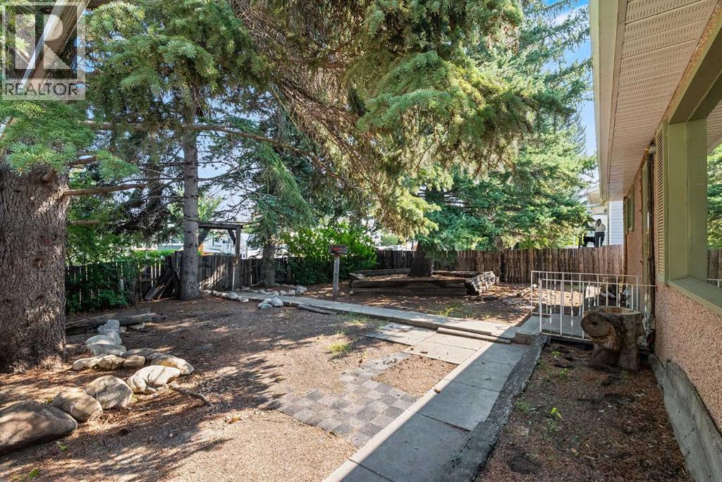 7927 36 Avenue Nw, Calgary, Alberta  T3B 1V6 - Photo 5 - A2254662