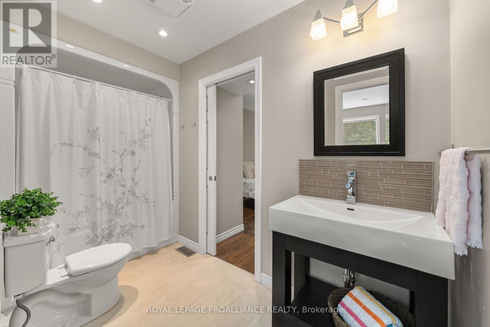 B - 134 Dufferin Avenue, Belleville, Ontario K8N 3X1 - Photo 13 - X12544836