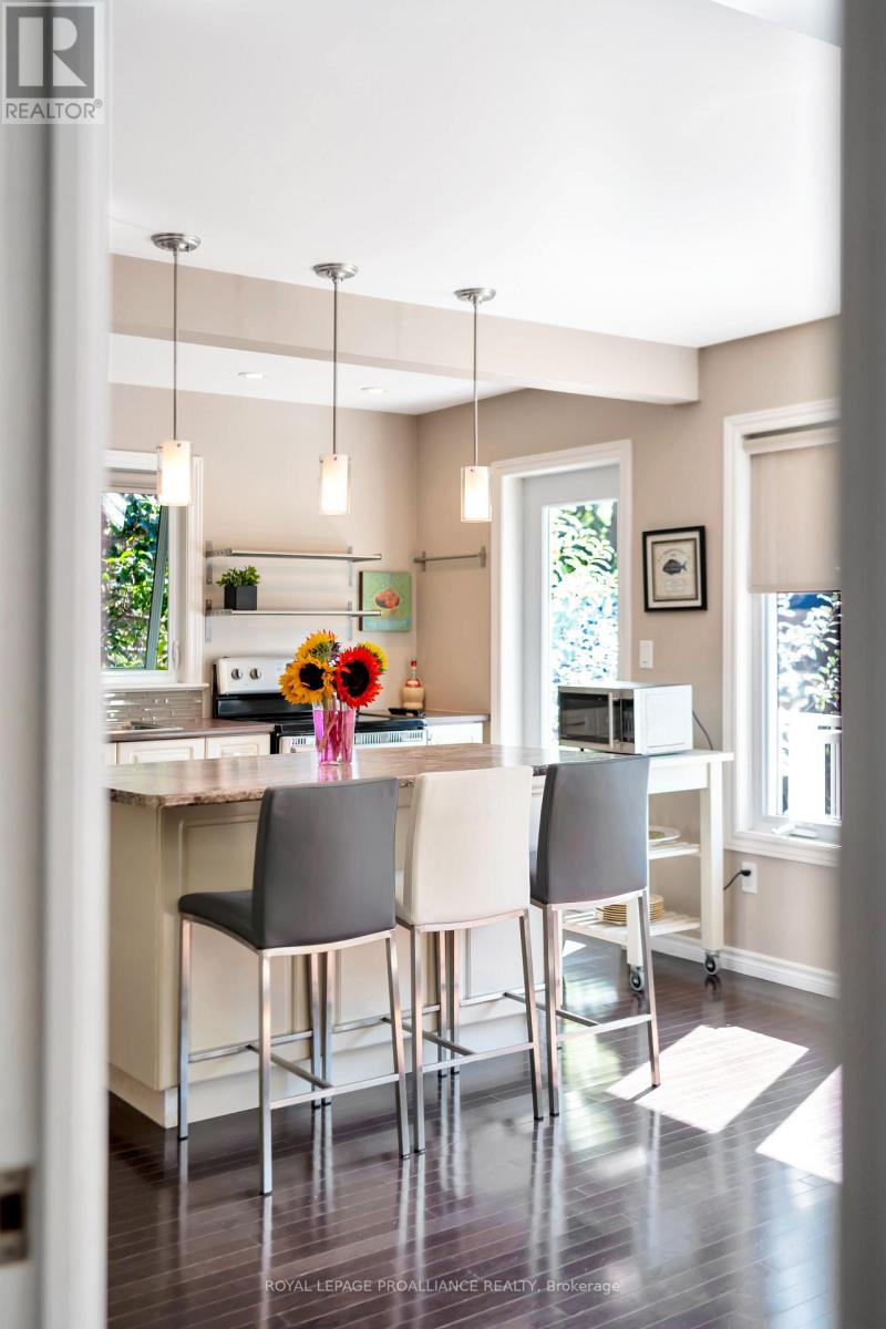 B - 134 Dufferin Avenue, Belleville, Ontario K8N 3X1 - Photo 3 - X12544836