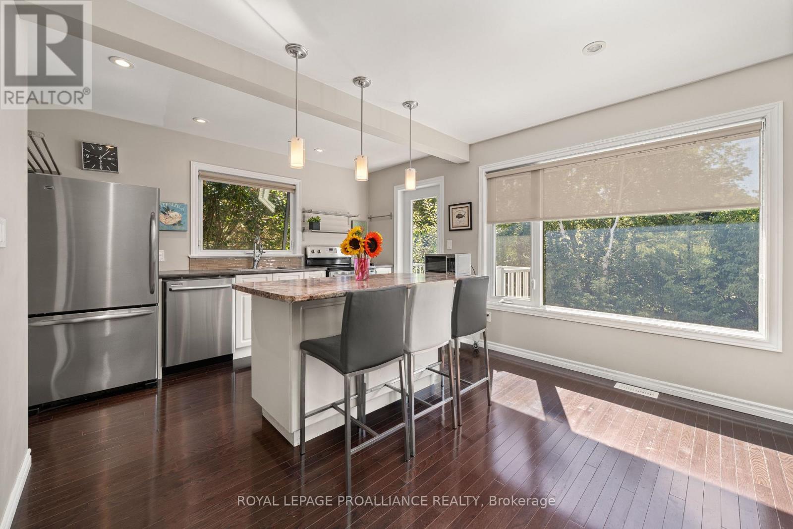 B - 134 Dufferin Avenue, Belleville, Ontario K8N 3X1 - Photo 4 - X12544836