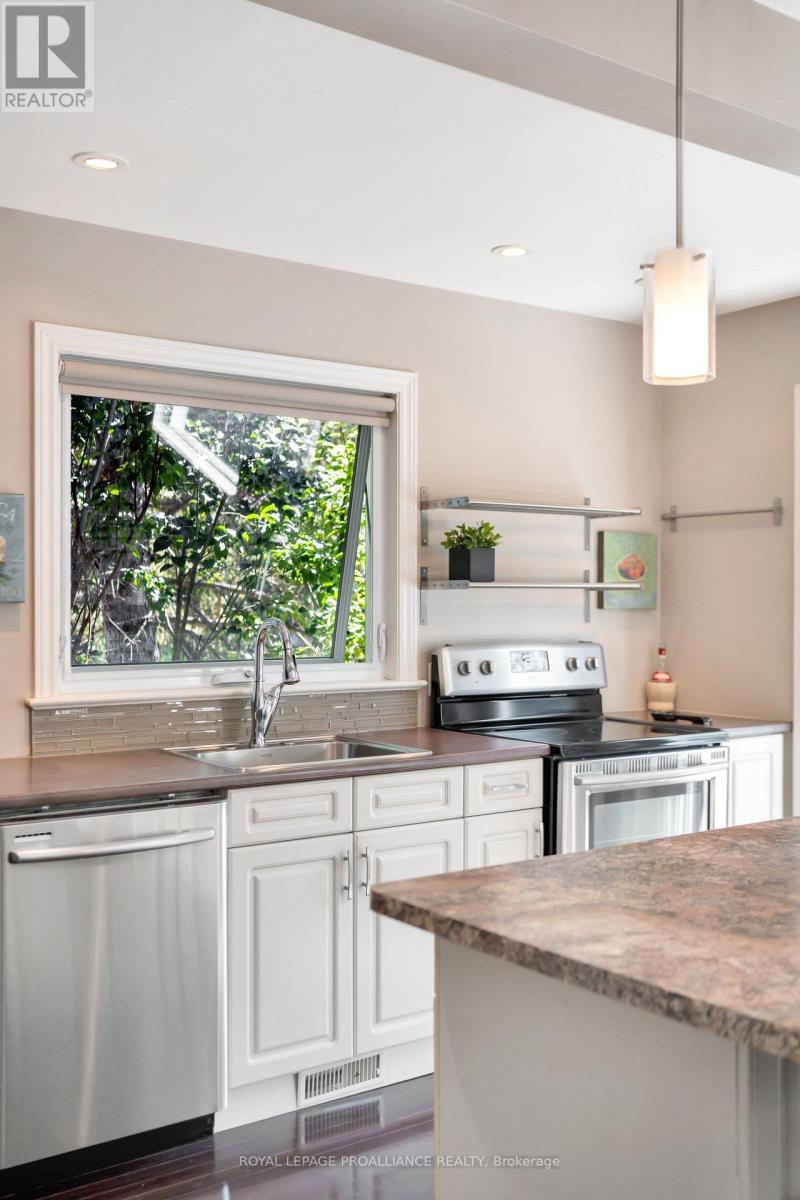 B - 134 Dufferin Avenue, Belleville, Ontario K8N 3X1 - Photo 5 - X12544836