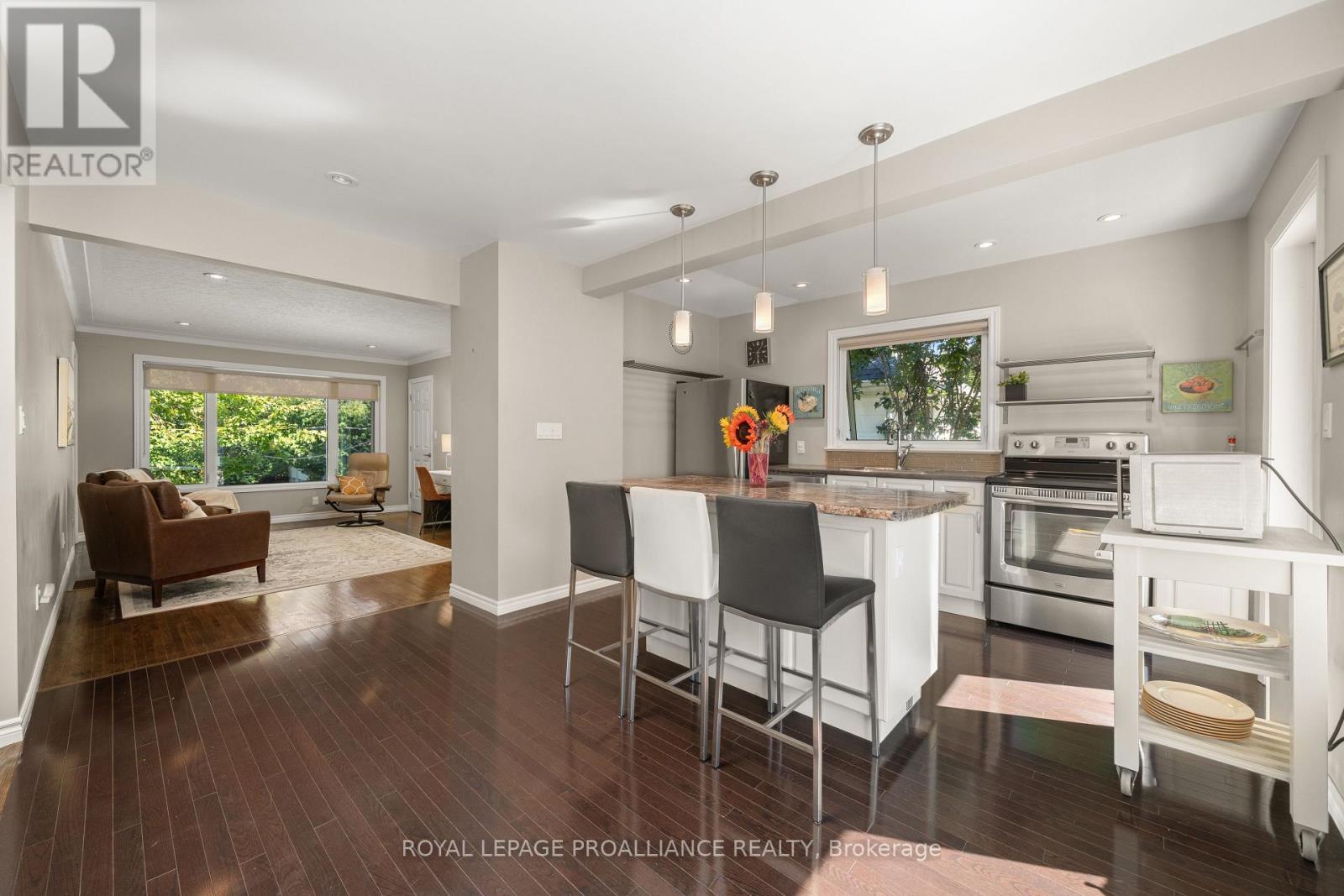 B - 134 Dufferin Avenue, Belleville, Ontario K8N 3X1 - Photo 6 - X12544836